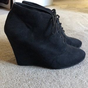 Kelsi Dagger light worn tie up booties suede 9.5